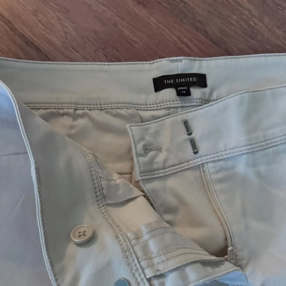 2x Set The limited Women's Black & Tan Cream Tailored Shorts